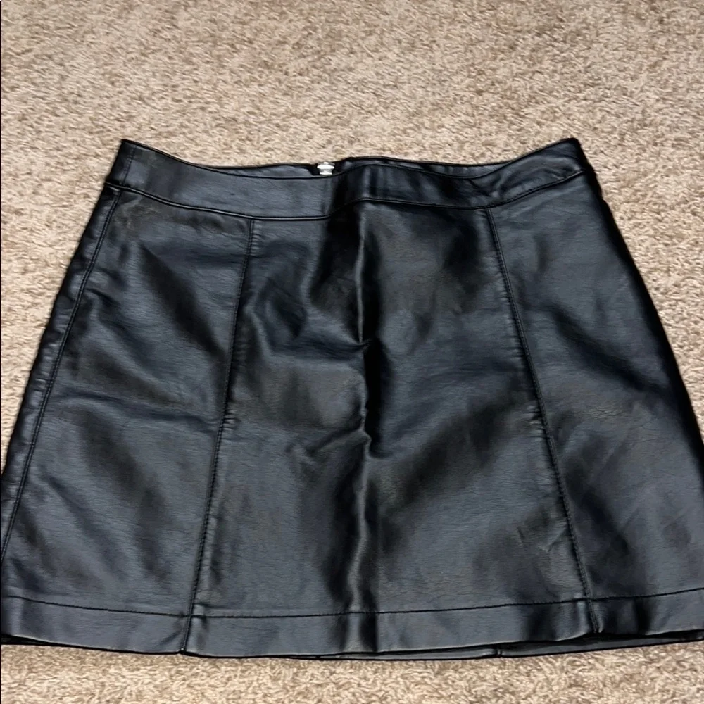 Forever 21 vegan leather mini skirt. NWOT - Picture 1 of 3